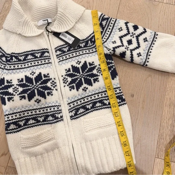 Aritzia Cream and Navy Fair Isle Zip-Up Cardigan - Picture 4 of 5